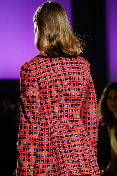 Look 3